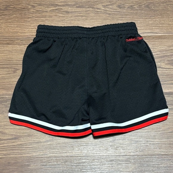 🔥🔥🔥Mitchell & Ness Men Chicago Bulls Retro Shorts – Size: Medium🔥🔥🔥 - Picture 4 of 9